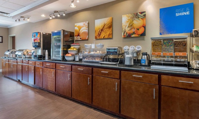 Greendale Hotel | Comfort Inn & Suites