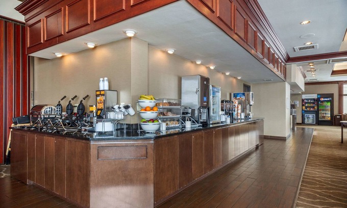Howard Hotel | Comfort Suites Green Bay West