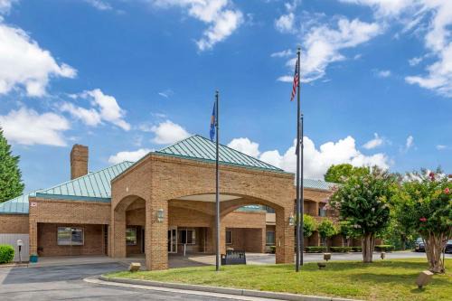 Salem Hotel | Comfort Suites Inn at Ridgewood Farm