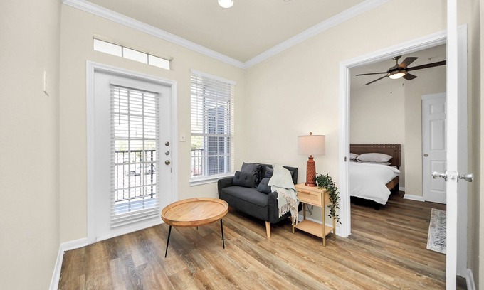 MacGregor Apartment | Comfortable 2-bedroom apartment with High Speed WiFi in S Central Houston