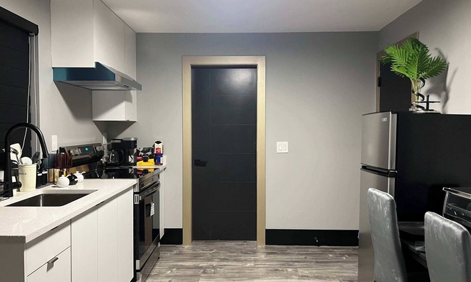 Burnaby House | Comfortable 2-Bedroom Retreat in Burnaby