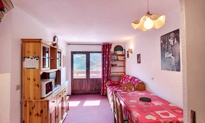 Les Bruyeres Apartment | Comfortable 2-room apt for 4, ski-in/ski-out, wifi, parking