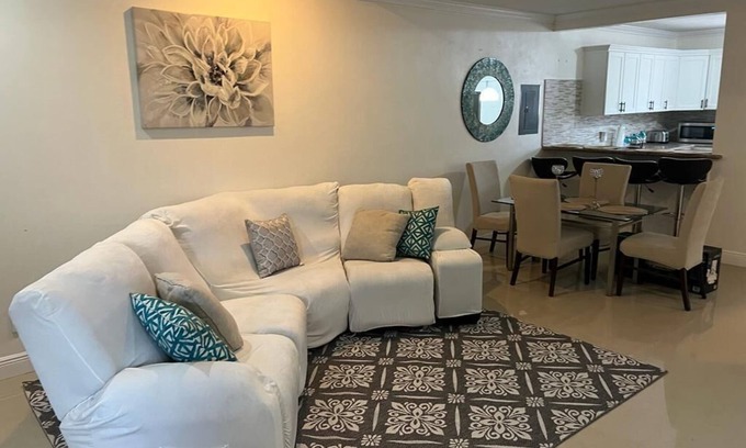 Nassau House | Comfortable and Cozy Townhouse in Paradise!