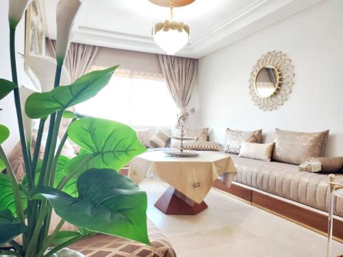 SOUR JDID Apartment | Comfortable Apartment with Balcony and City View