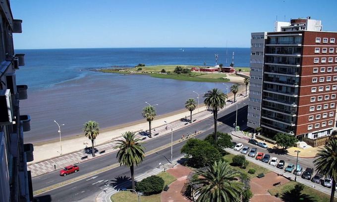 Pocitos Apartment | Comfortable apt. in front of Pocitos Beach and Gomensoro Plaza