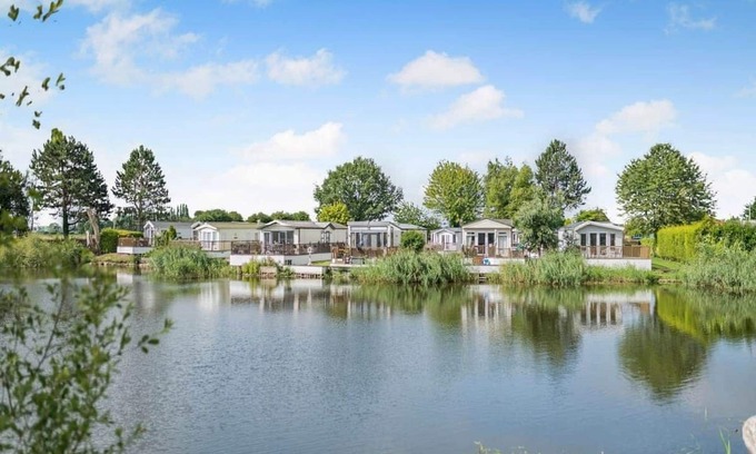 Ryther House | Comfortable caravan with one double with en suite with toilet, and one twin.