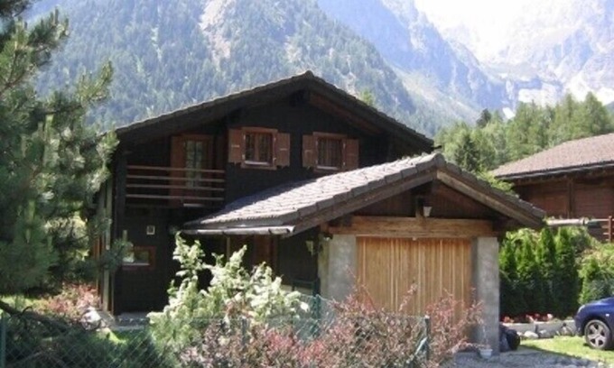 Saleinaz Ski Chalet | Comfortable chalet in an idyllic area. Fenced garden. Dogs accepted.