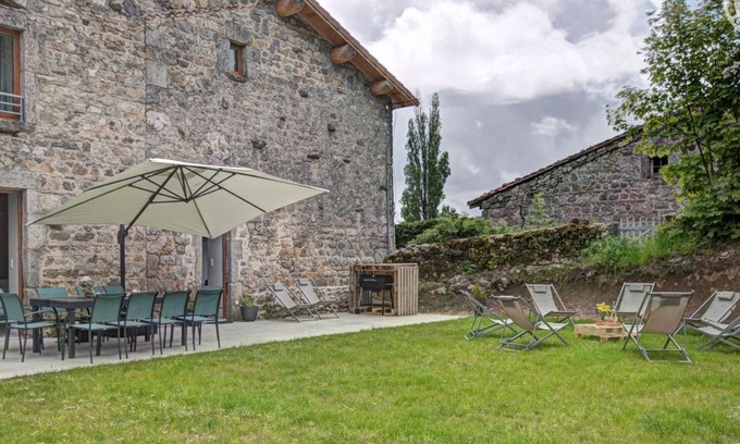 Gumieres Cottage | Comfortable Country House for 10 with Wifi