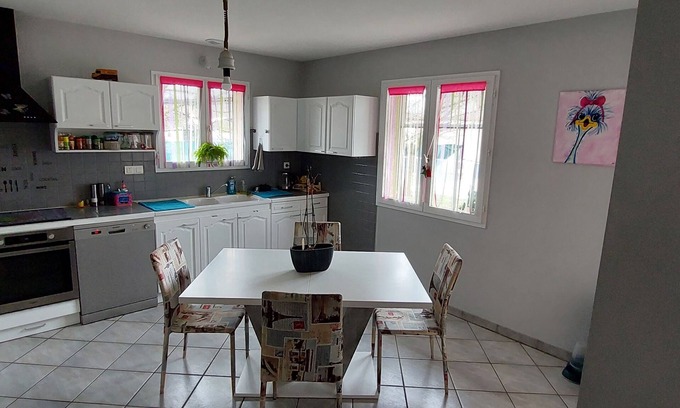 Beaurepaire Cabin | Comfortable family villa with pool, jacuzzi, playground and pets