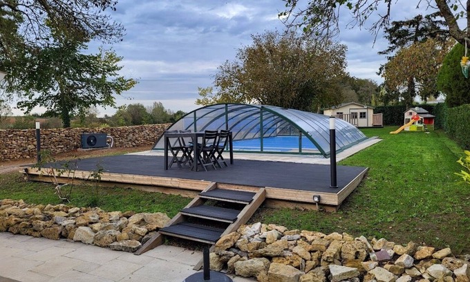 La Chapelle-Themer House | Comfortable gîte + heated pool all year round-Book at O'gite85