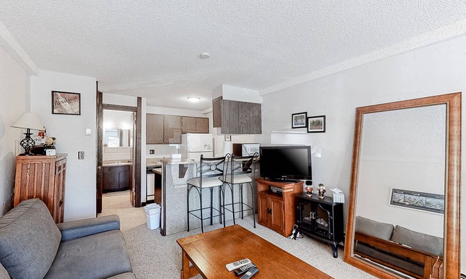Wildernest Apartment | Comfortable ground-level studio w/mountain views -walk to the bus stop