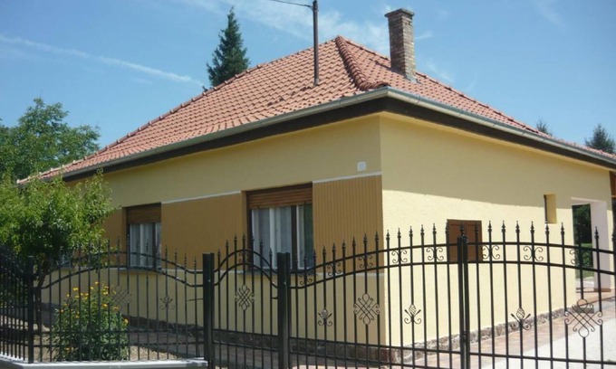 Fonyod House | Comfortable holiday home in Fonyód with large terrace