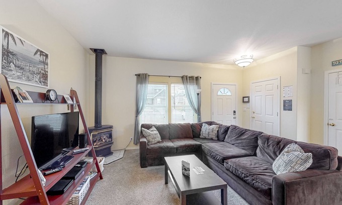 Kiwanda Shores House | Comfortable home close to beach with deck & game room - close to town