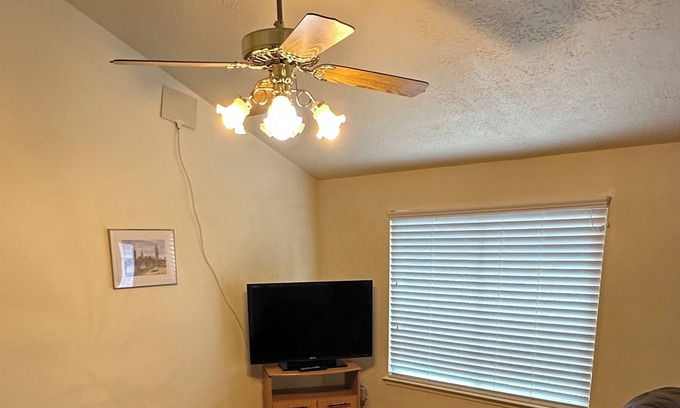 League City House | Comfortable Home in League City, easy access to I-45