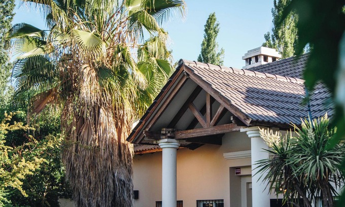 Chacras de Coria House | Comfortable house with swimming pool and garden in warehouse area