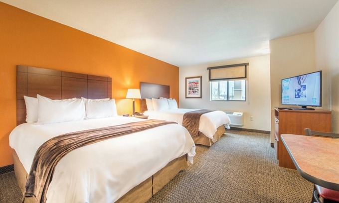 Midtown Anchorage Hotel | Comfortable Pet-Friendly Rooms with In-Room Kitchens and Free Parking Included