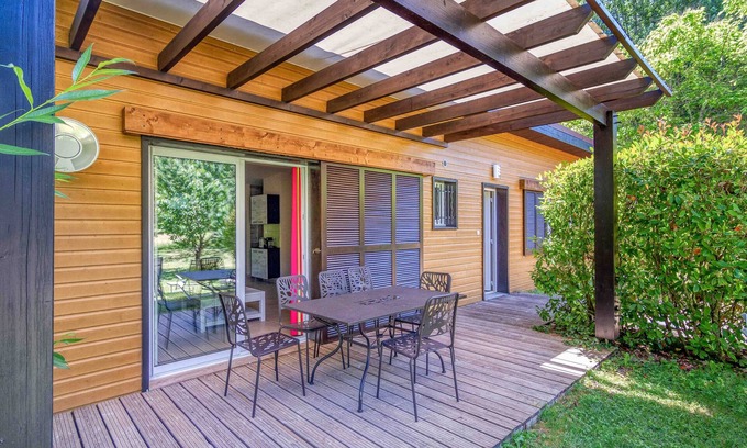 Sainte-Nathalene Ski Chalet | Comfortable single-storey chalet with swimming pool, garden, terrace and parking.