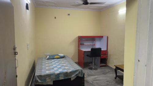 New Delhi Apartment | Comfortable Stay in New Delhi near Kirti Nagar