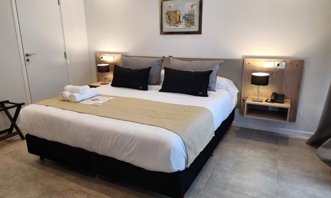 Rio Cuarto Hotel | Comfortable Unit Near Plaza Alberdi With Breakfast Indoor And Outdoor Pools