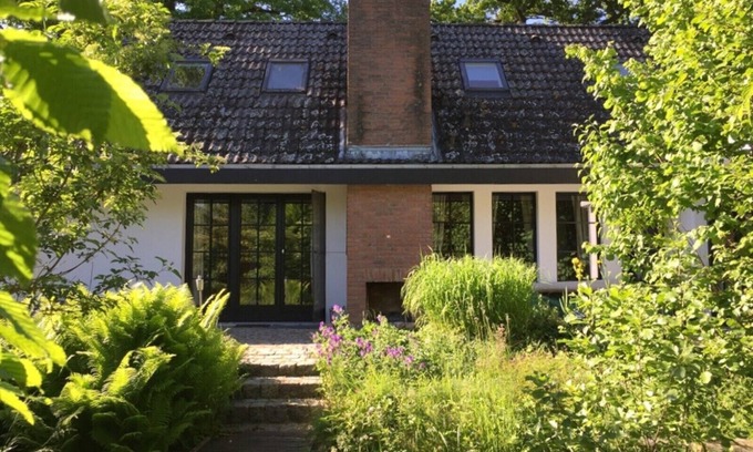 Kasseedorf House | Comfortable vacation home with large garden, electric charging station and fireplace