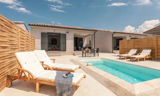 Lozari Villa | COMFORTABLE VILLA