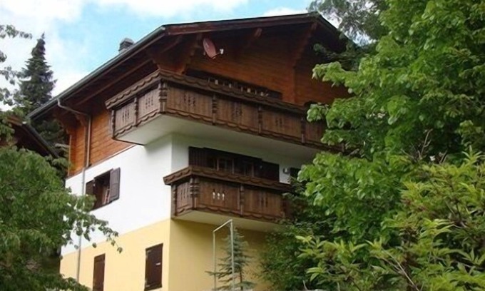 Graechen Ski Chalet | Comfortable wooden chalet in a location with pristine view in the mountains