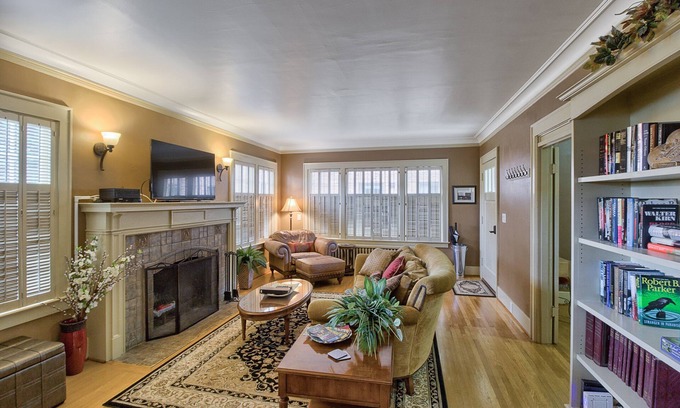 Lower Queen Anne House | Comforts of home - Ideal location - Free parking