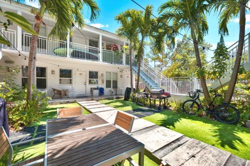 West Avenue Apartment | Comfy 1BR in Miami Beach's Heart w BBQ zone