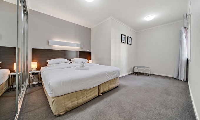 Greenway Apartment | Comfy 2-Bed Near the Lake with Secure Parking
