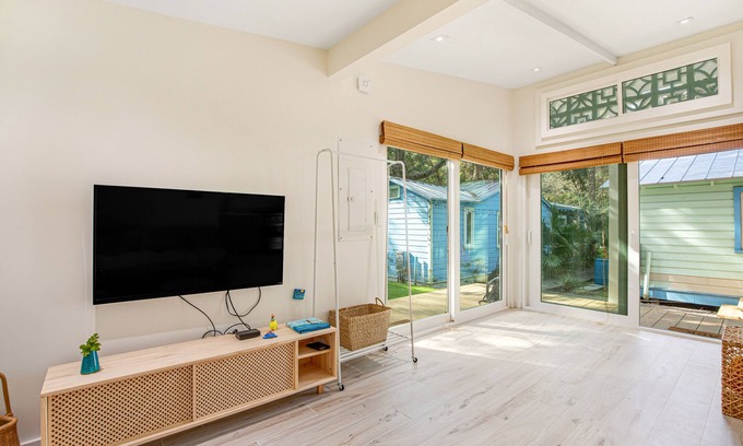 Folly Beach Cottage | Comfy cottage near the beach with central AC, fast WiFi & yard - dog-friendly