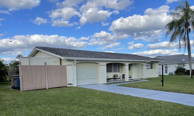 Eisenhower House | Comfy cozy home in Lehigh Acres. Quiet neighborhood, bring the family.