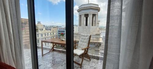 Omonia Apartment | Comfy penthouse in the center of Athens