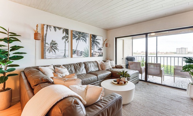 Palma del Mar Condo | Community Pool & Pier: Bayfront Isla Del Sol Condo