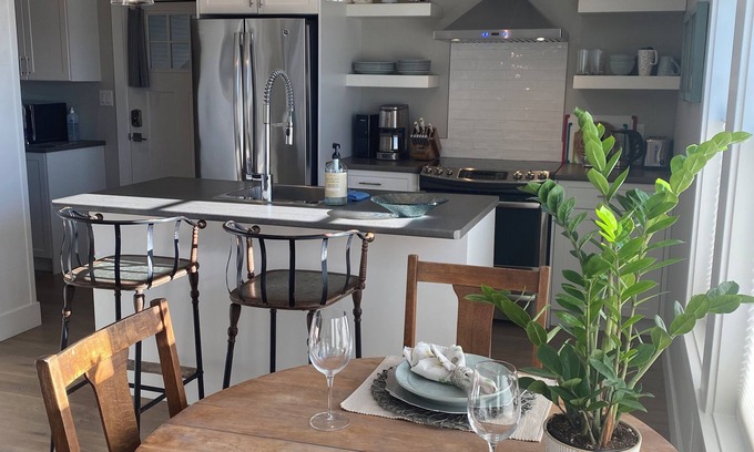 Comox House | Comox Harbour Carriage House