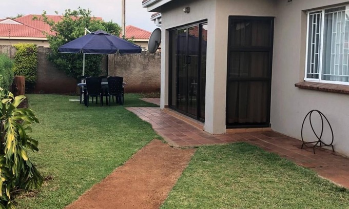 Mazowe Cottage | Compact neat 2 bedroomed cottage with beautiful decor. Home away from home