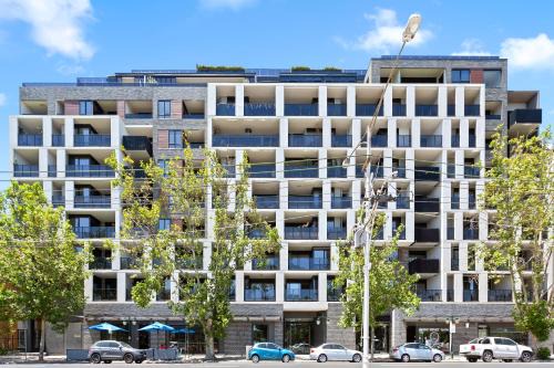 St Kilda Apartment | COMPLETE HOST Park View St Kilda