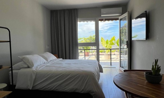 Fazenda Apartment | Complete studio with bay view