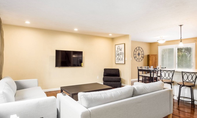 Columbus House | COMPLETELY UPDATED 4 bedroom, 2 full bath home with deck and big yard