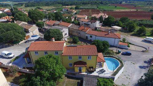 Mugeba Villa | Complex of 2 villas Mugeba III with 2 private pools for up to 16 persons in Porec near the Aquapark