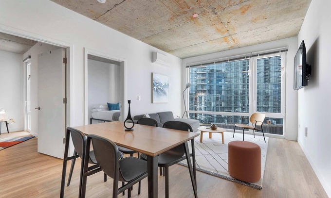 River North Apartment | Concert Stay! New 4BR Apt by Salt Shed