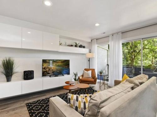 North End Apartment | Condo 24! Prized Location. Modern! Bright! Enjoy!