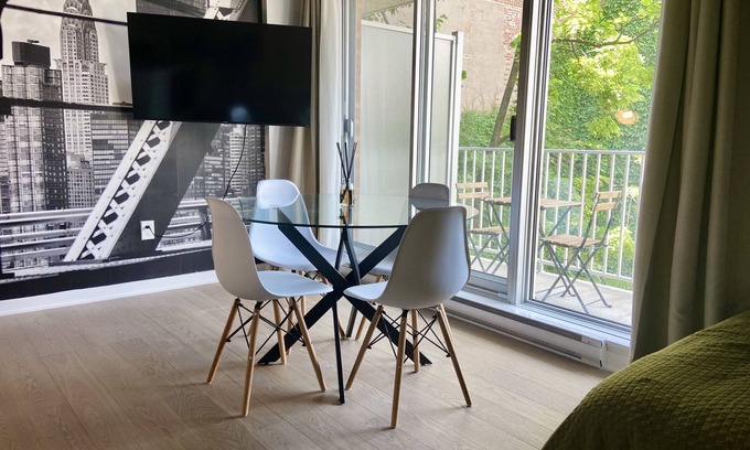 Quartier des Spectacles Apartment | Condo apartment with private terrace in the Quartier des Spectacles