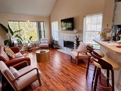 Southside Apartment | Condo near Jax Beach and Mayo Clinic