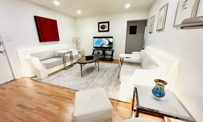 Beverly Green Condo | Condo,Sale,Strip,3BR,Pool,LasVegas,LVCCwalk,bestSpot,CES26,sale,SemaShow,