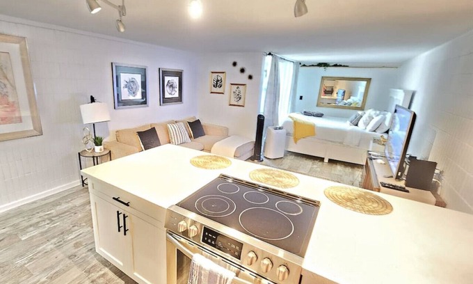 Punaluu Condo | Condo Steps to Beach with A/C