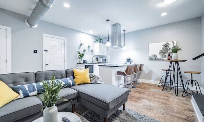 Fountain Square House | Contemporary 2BR2BA w/King *Den*Private Entry/Yard