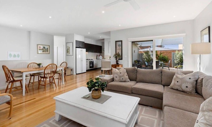 Queenscliff House | Contemporary Edgewater Oasis Short Walk to Beach