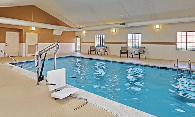 Glenview Condo | Contemporary Suite in "The Glen" Business District | 24 Hour Fitness Center + Indoor Pool + Kitchen