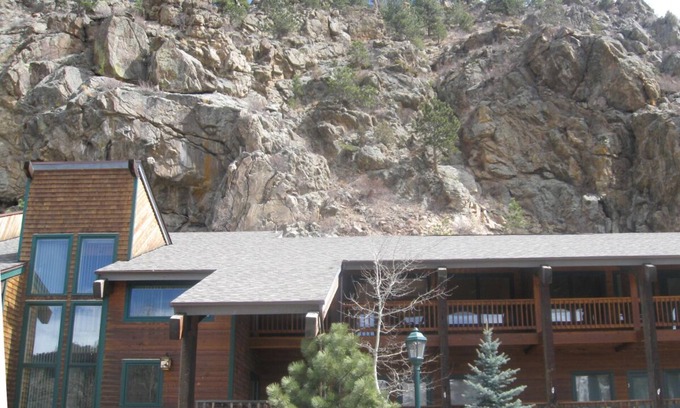 Estes Park Condo | Convenient Downtown Loft With Balcony, At River Confluence, Walk To Restaurants