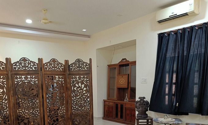 Delhi Bed & Breakfast | Conventional Home 2 BHK with lawn-Heart Of Delhi